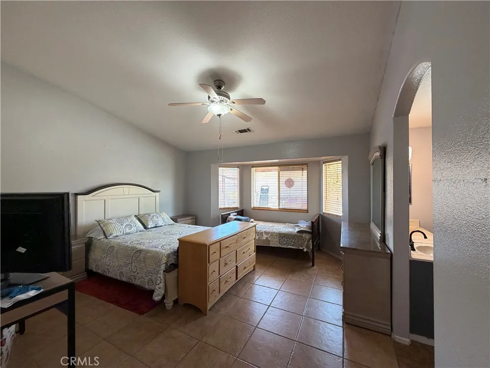 15184 Macadamia Court Fontana, CA 92335