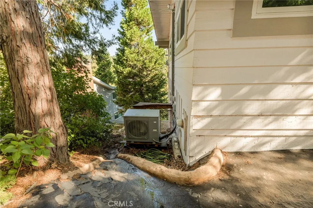 24416 Horst Drive Crestline, CA 92325