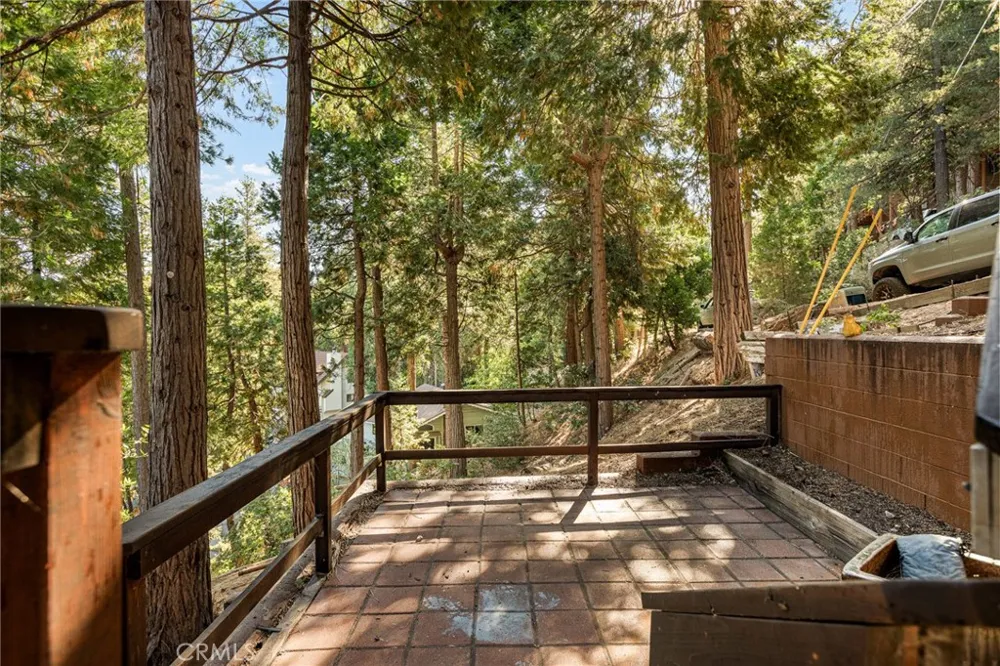 24416 Horst Drive Crestline, CA 92325