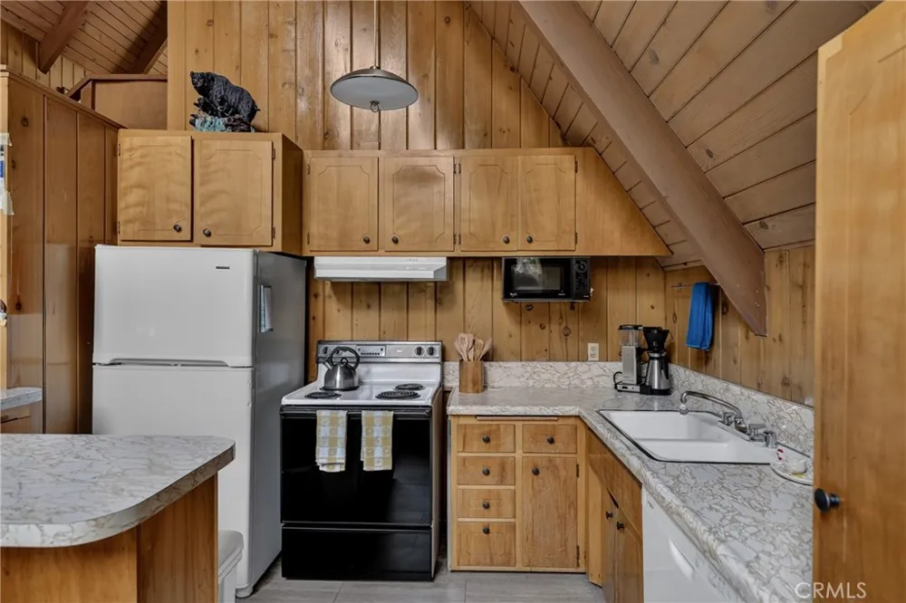 815 Zurich Drive Lake Arrowhead, CA 92352