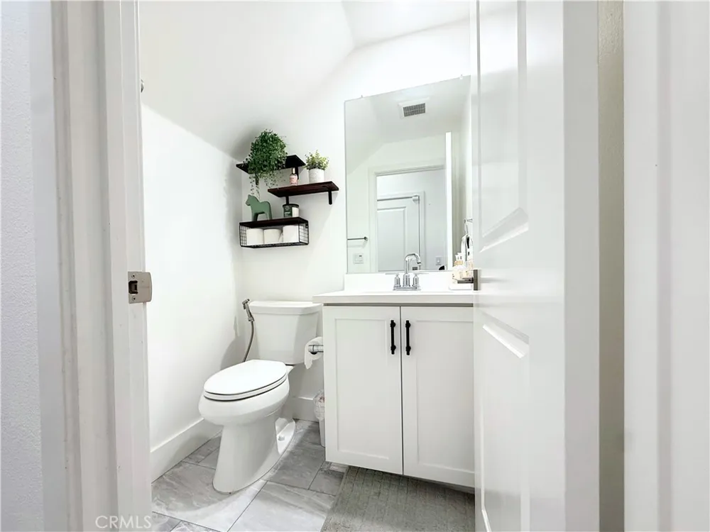 4172 Horvath #102 Corona, CA 92883