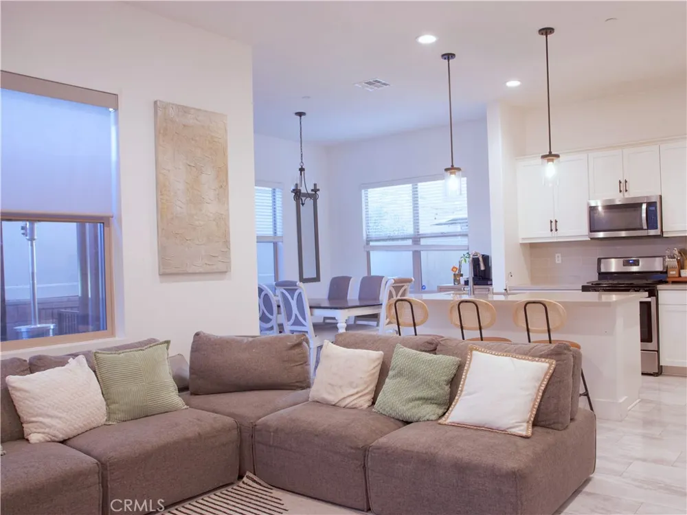 4172 Horvath #102 Corona, CA 92883
