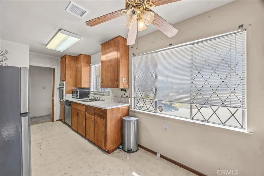 8811 California Riverside, CA 92503
