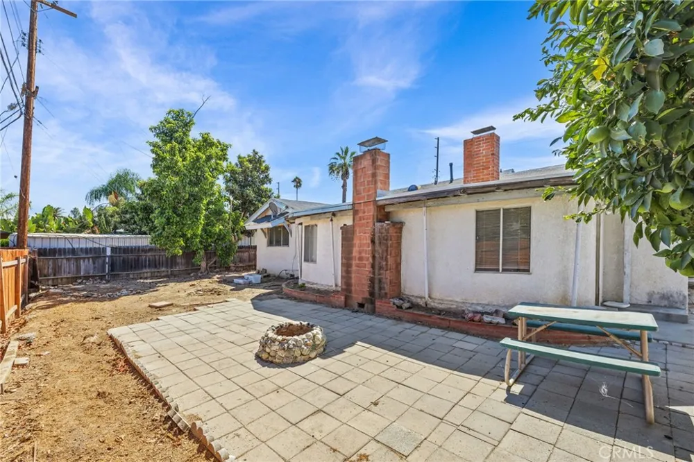 8811 California Riverside, CA 92503