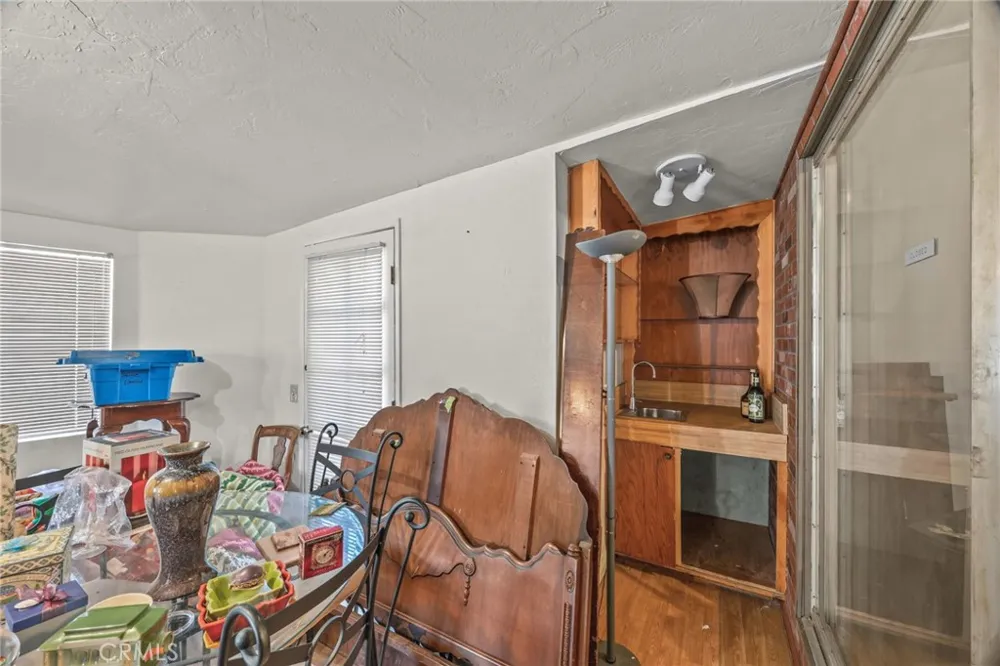 8811 California Riverside, CA 92503