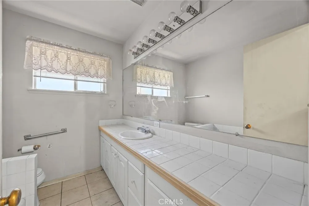 8811 California Riverside, CA 92503