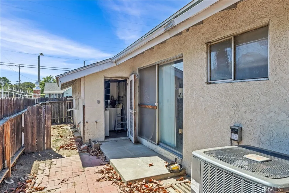 8811 California Riverside, CA 92503