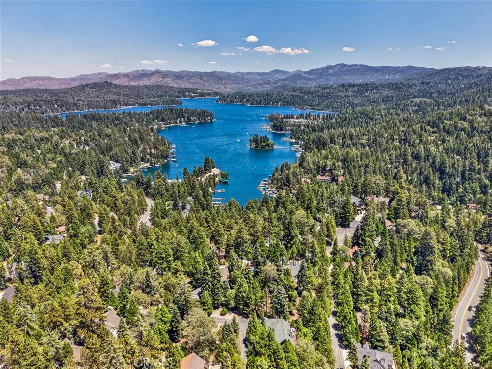 27427 Pinewood Lake Arrowhead, CA 92352