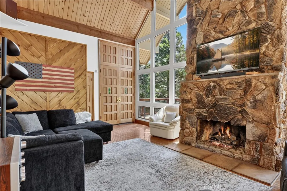 27427 Pinewood Lake Arrowhead, CA 92352