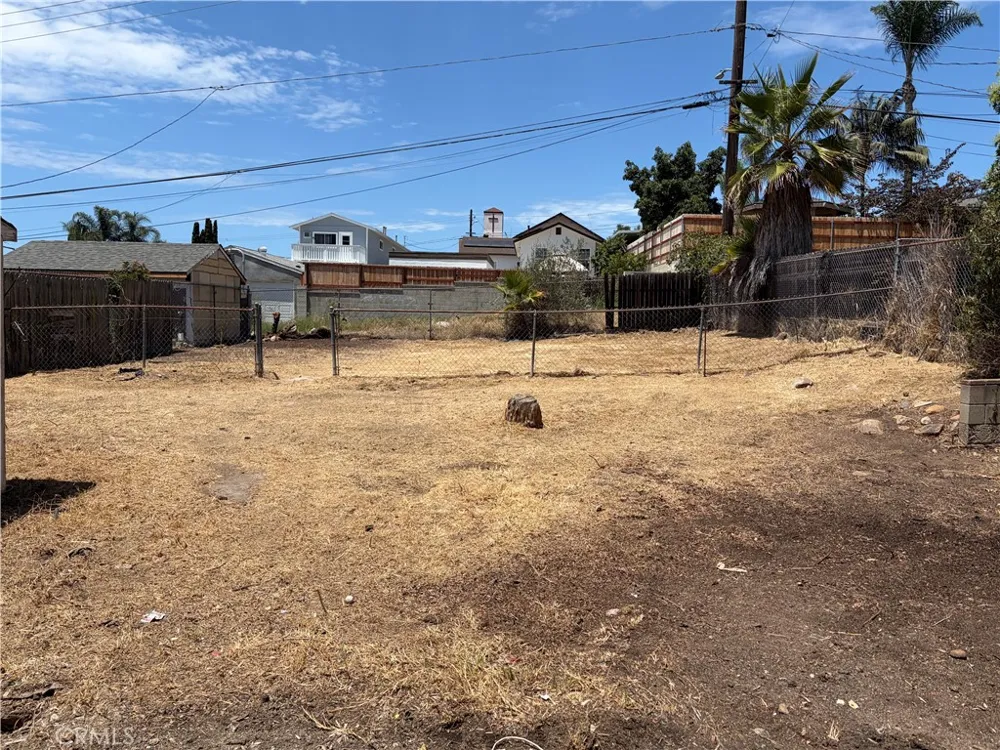 736 Sacramento Spring Valley, CA 91977