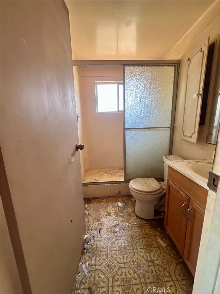 736 Sacramento Spring Valley, CA 91977