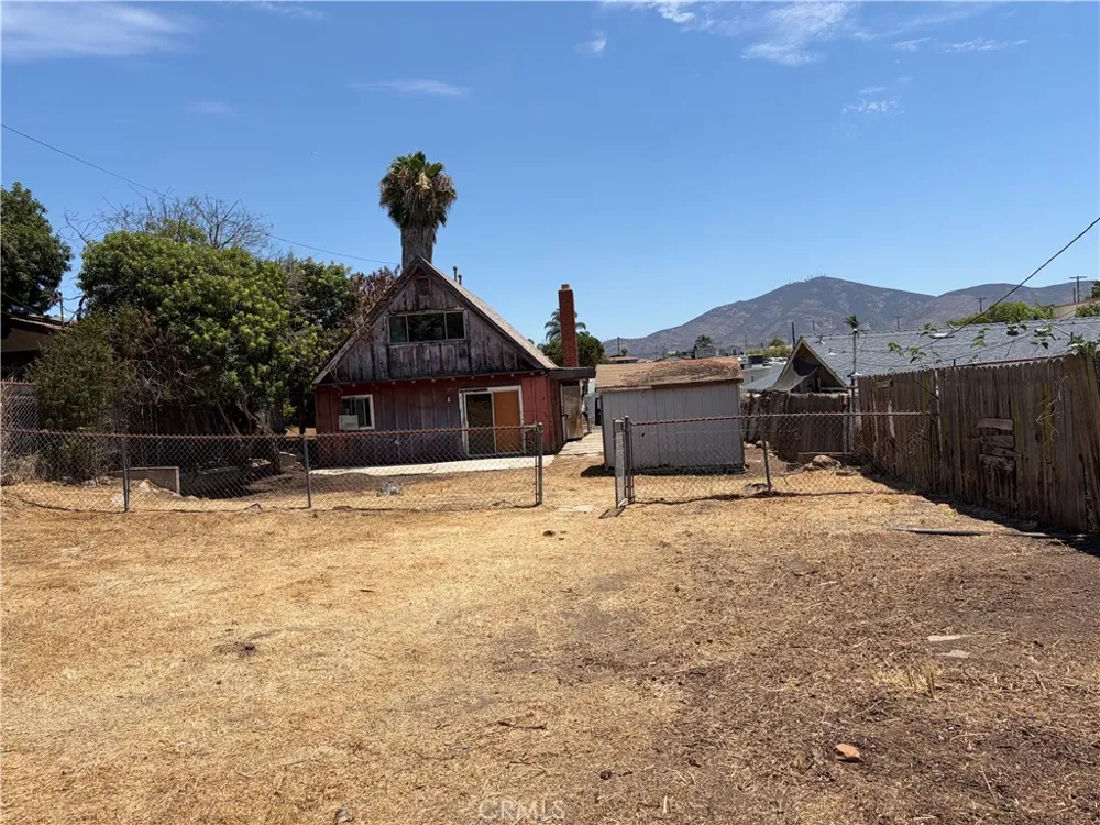 736 Sacramento Spring Valley, CA 91977