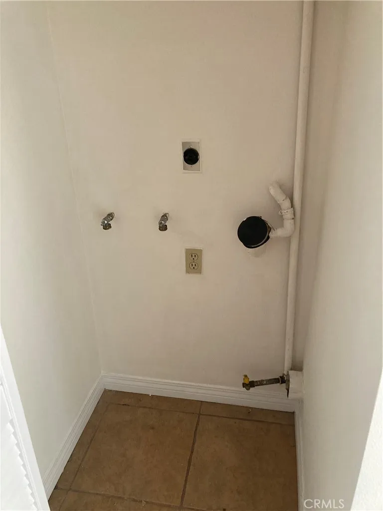 8505 Columbus Avenue #211 North Hills, CA 91343
