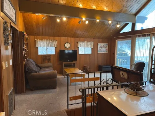 719 Ridge Way Green Valley Lake, CA 92341