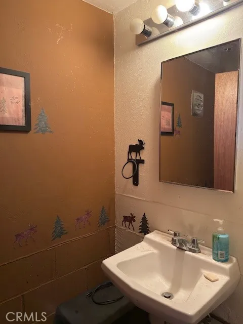719 Ridge Way Green Valley Lake, CA 92341