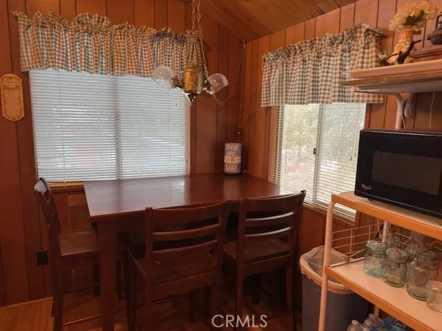 719 Ridge Way Green Valley Lake, CA 92341