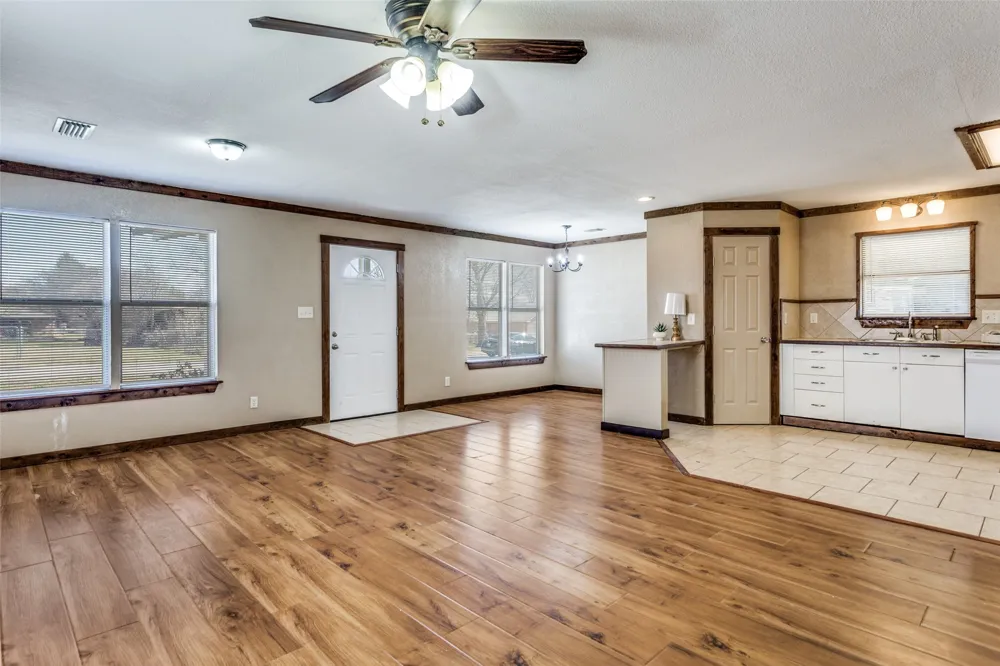 401 Ashwood Street Azle, TX 76020