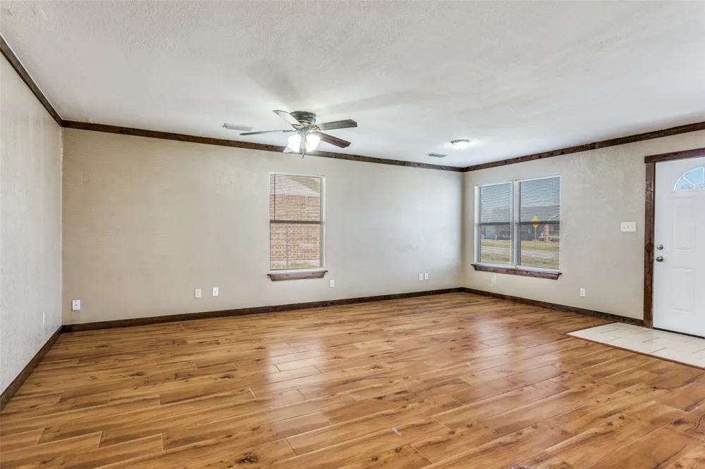 401 Ashwood Street Azle, TX 76020