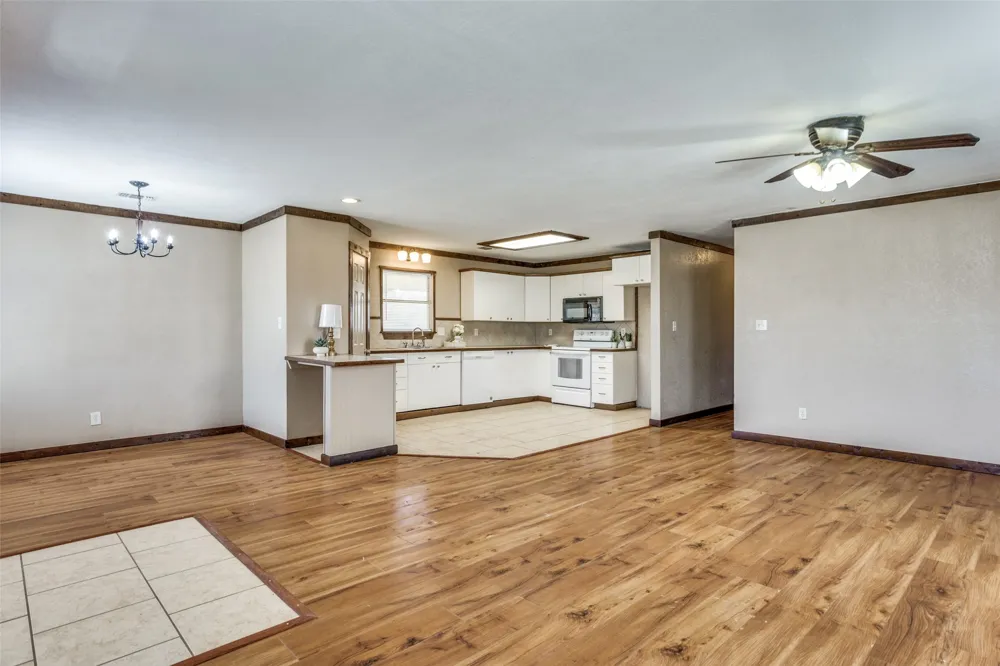 401 Ashwood Street Azle, TX 76020