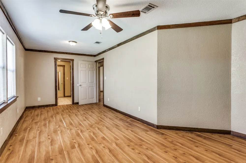 401 Ashwood Street Azle, TX 76020