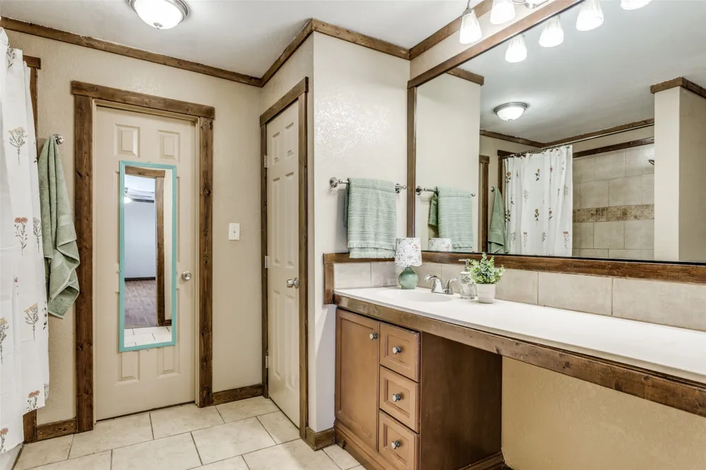 401 Ashwood Street Azle, TX 76020