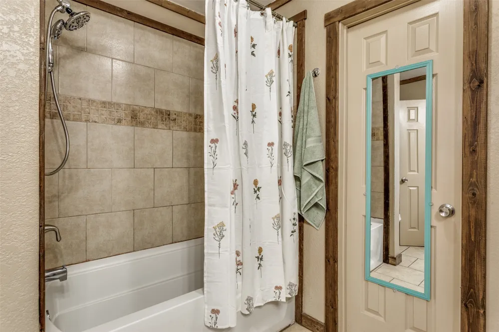 401 Ashwood Street Azle, TX 76020
