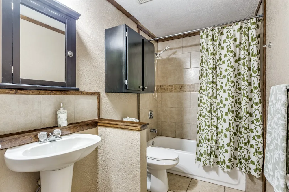 401 Ashwood Street Azle, TX 76020