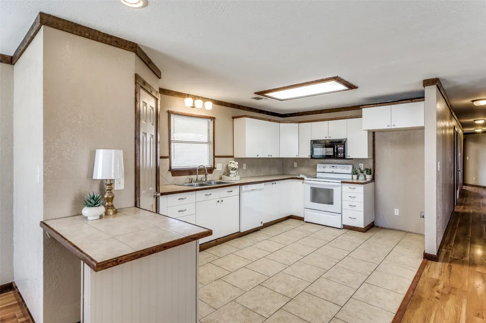 401 Ashwood Street Azle, TX 76020
