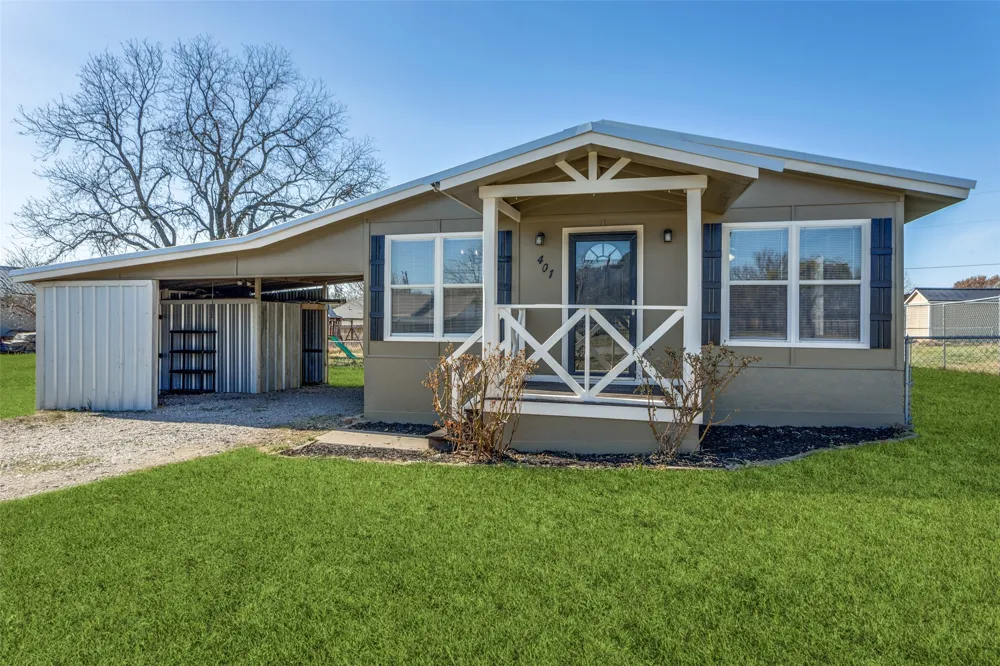 401 Ashwood Street Azle, TX 76020