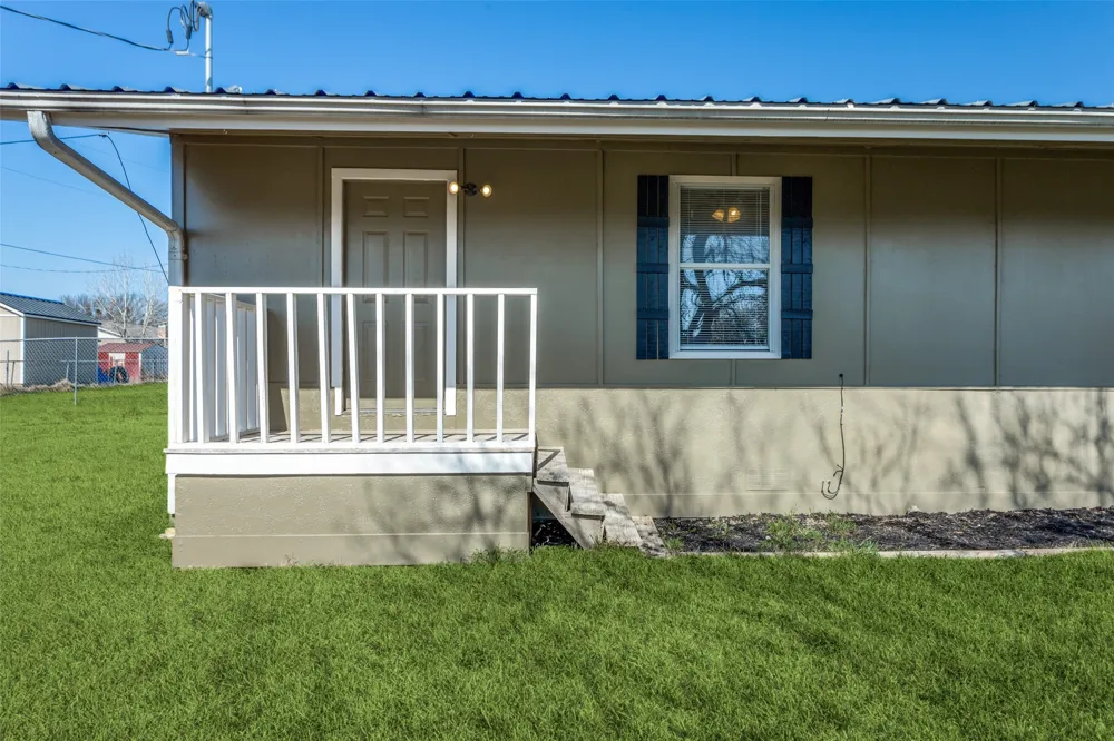 401 Ashwood Street Azle, TX 76020