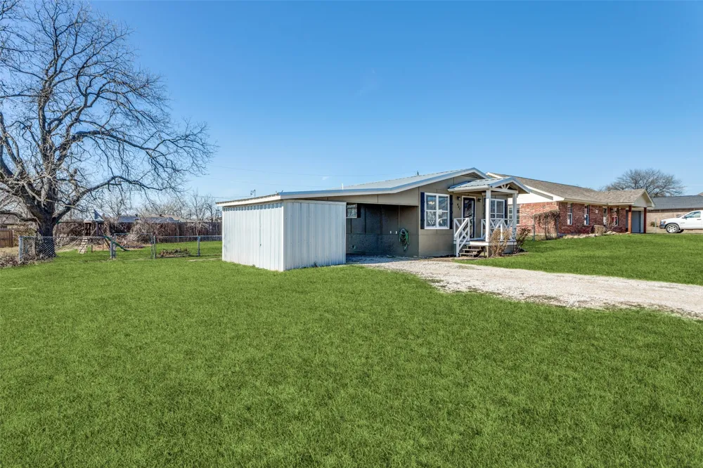401 Ashwood Street Azle, TX 76020
