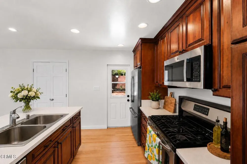 22901 Leadwell Street West Hills, CA 91307
