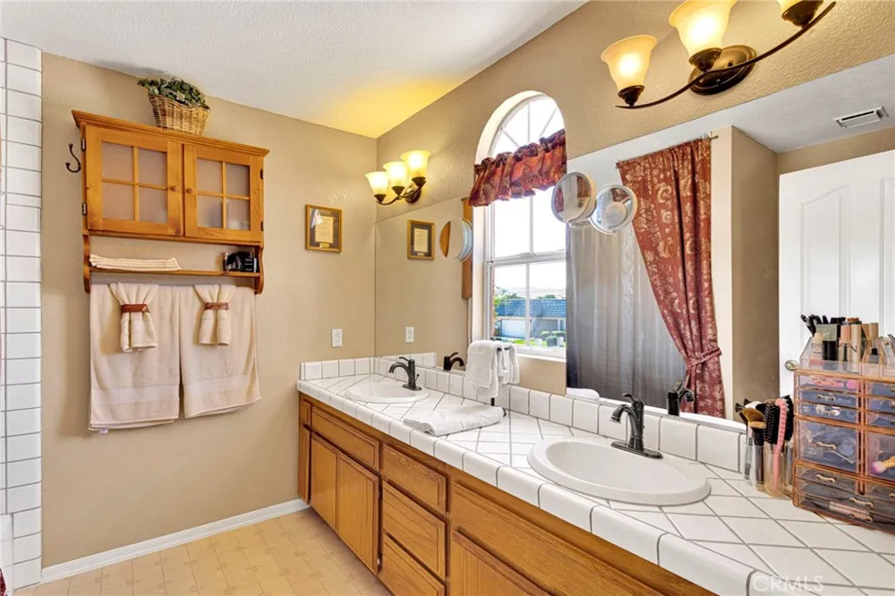 15186 Little Bow Lane Helendale, CA 92342