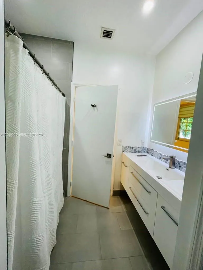 790 SW 107th Ave #301 Pembroke Pines, FL 33025