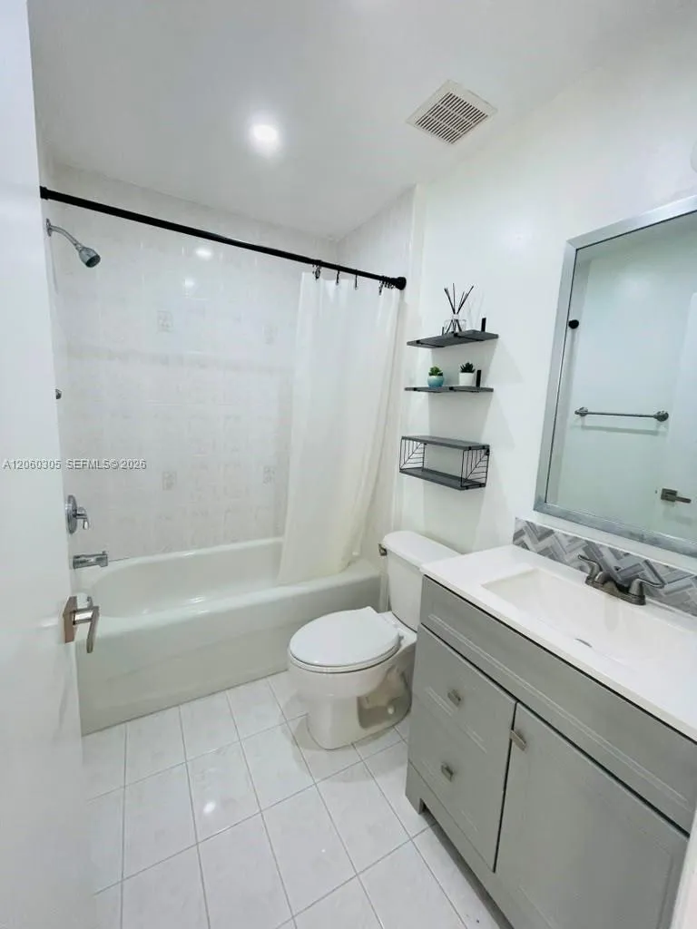 790 SW 107th Ave #301 Pembroke Pines, FL 33025