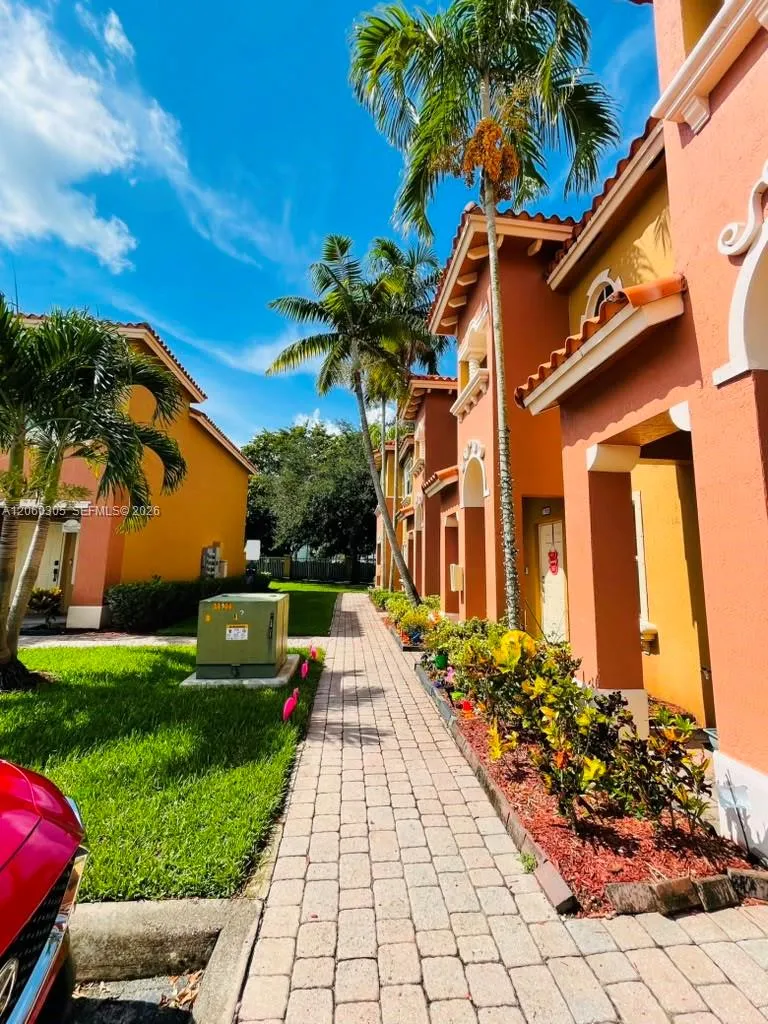 790 SW 107th Ave #301 Pembroke Pines, FL 33025