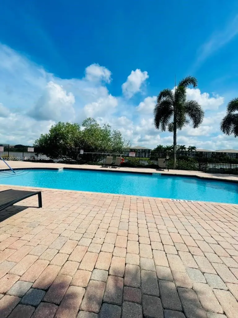 790 SW 107th Ave #301 Pembroke Pines, FL 33025