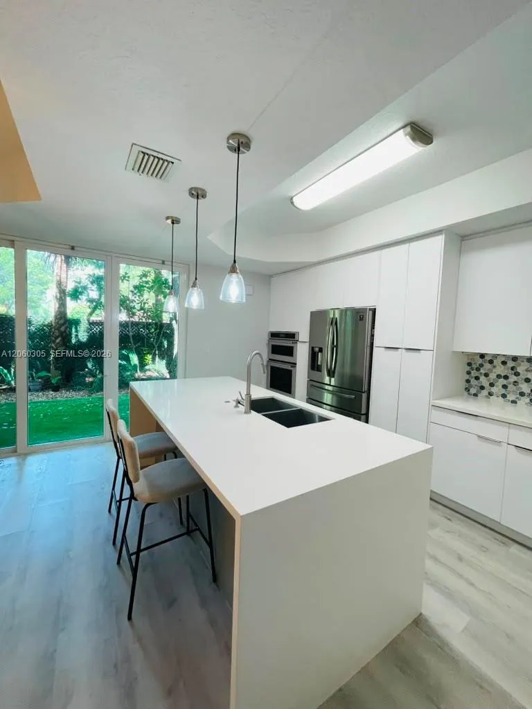 790 SW 107th Ave #301 Pembroke Pines, FL 33025