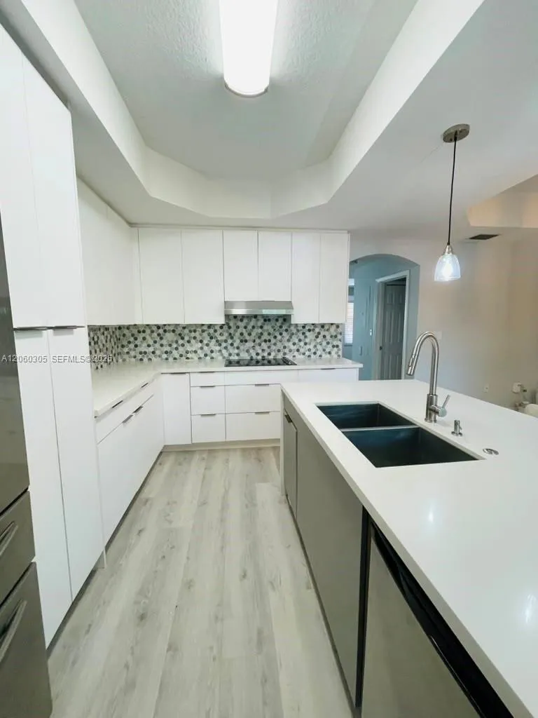 790 SW 107th Ave #301 Pembroke Pines, FL 33025