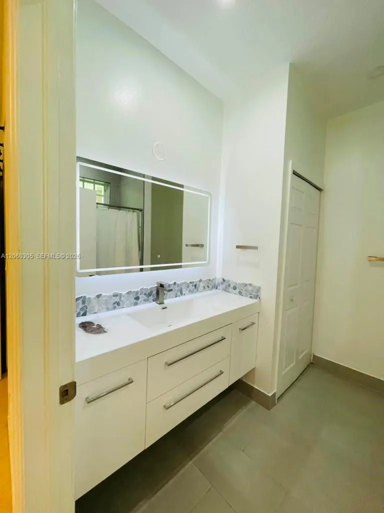 790 SW 107th Ave #301 Pembroke Pines, FL 33025