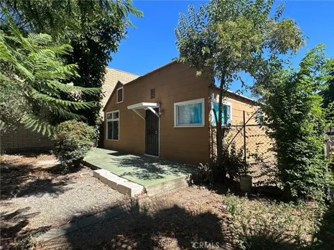 211 S Riverside