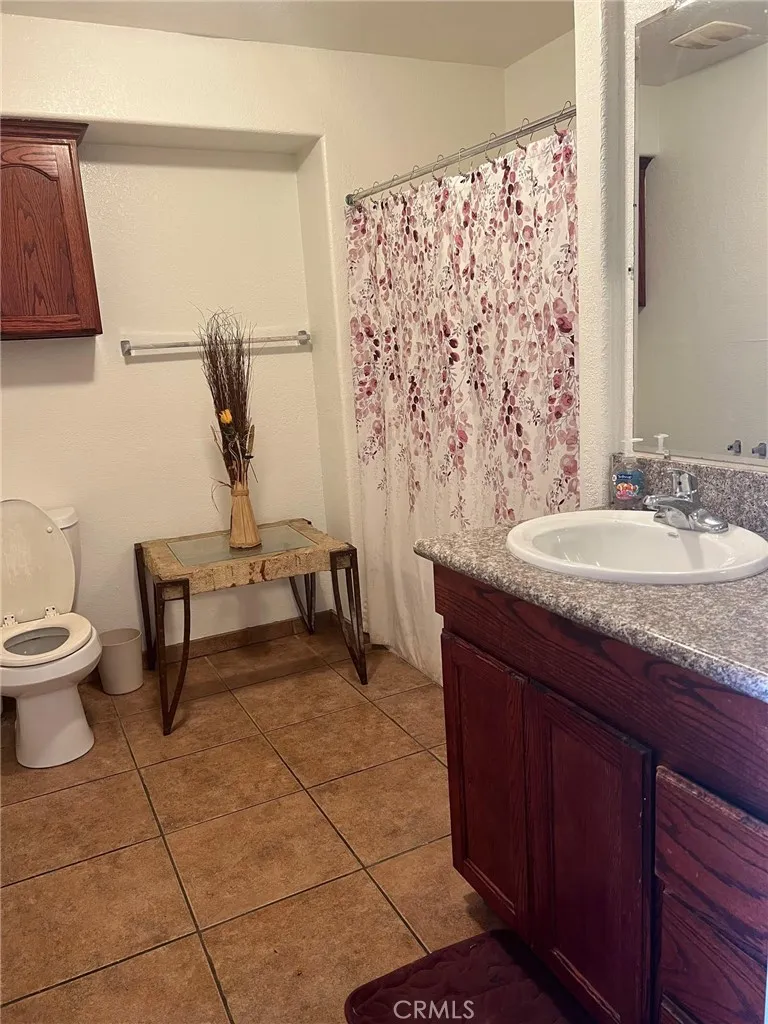 460 Oswell St Bakersfield, CA 93307