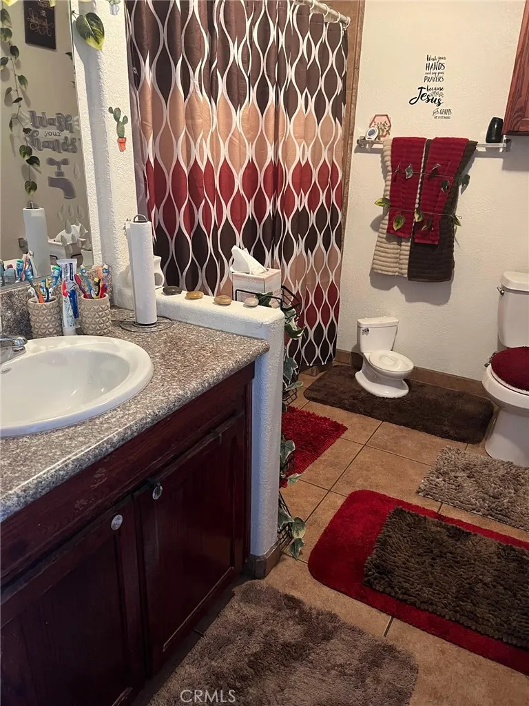 460 Oswell St Bakersfield, CA 93307