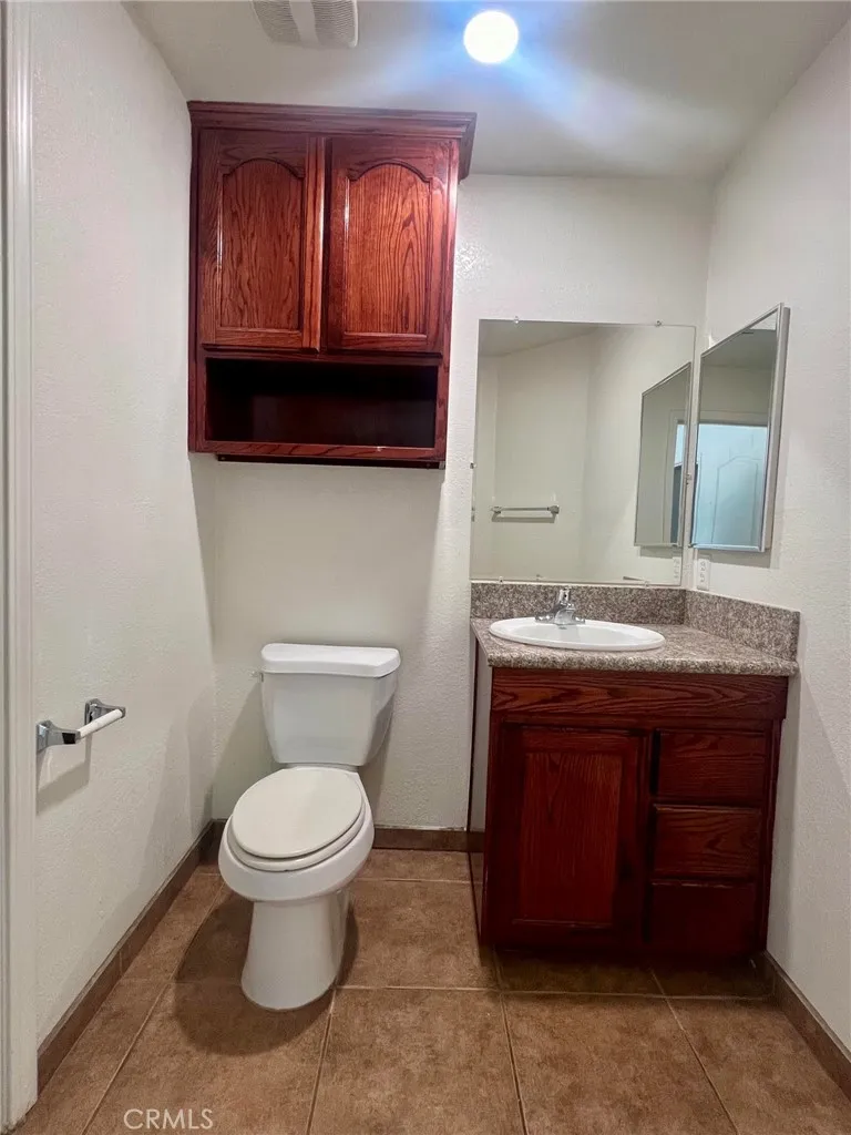 460 Oswell St Bakersfield, CA 93307