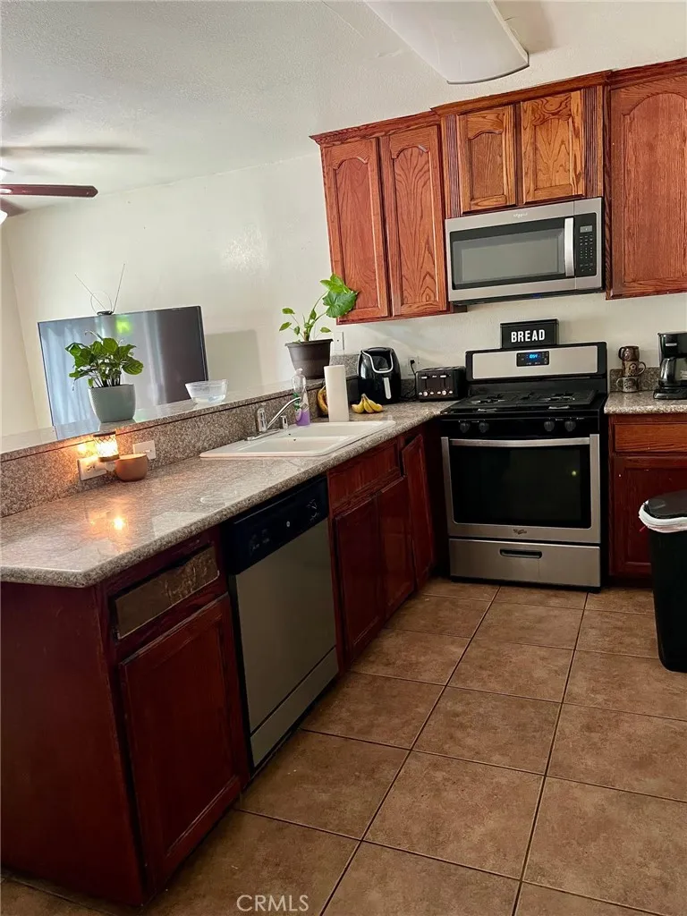 460 Oswell St Bakersfield, CA 93307