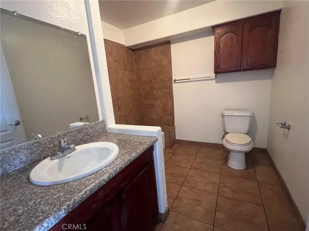 460 Oswell St Bakersfield, CA 93307