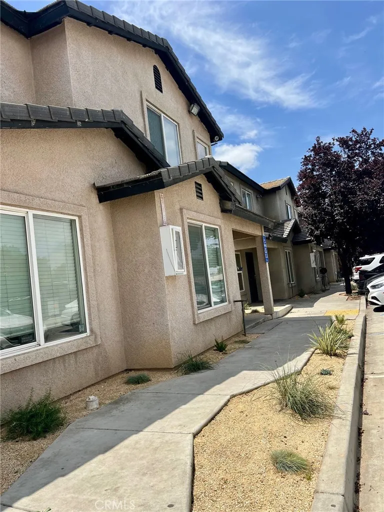 460 Oswell St Bakersfield, CA 93307