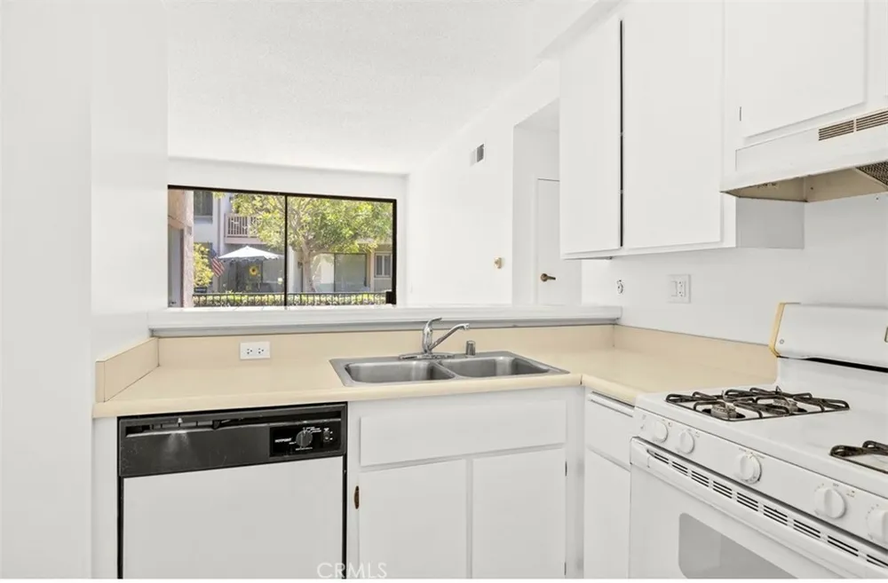 10530 Lakeside Drive #G Garden Grove, CA 92840