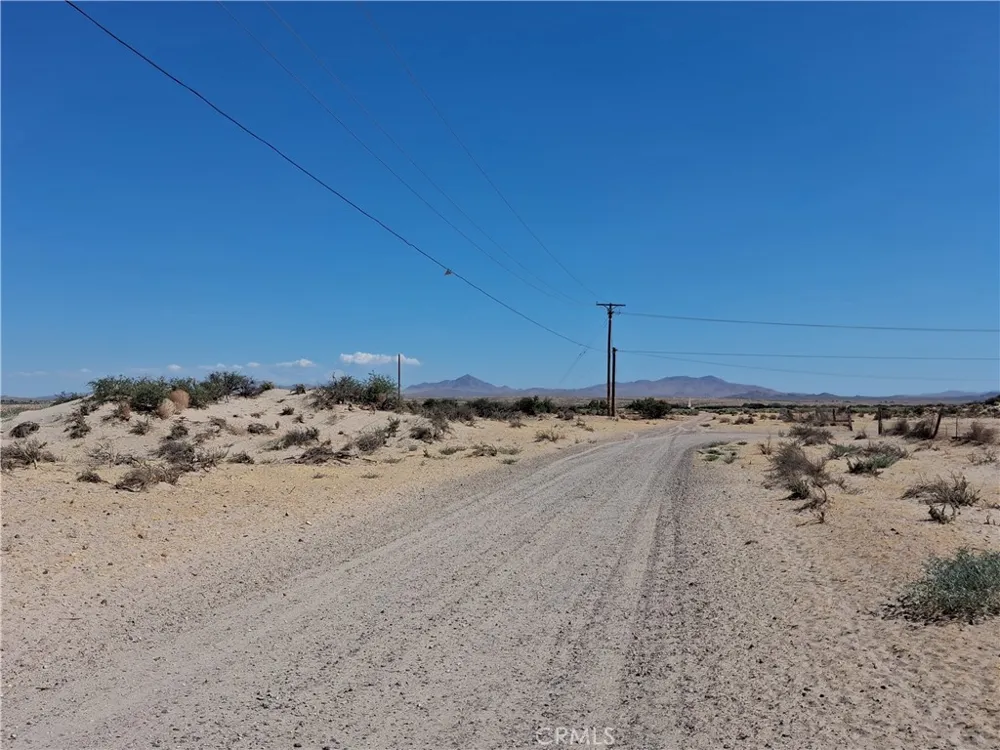 MOUNTAIN VIEW RD Hinkley, CA 92347
