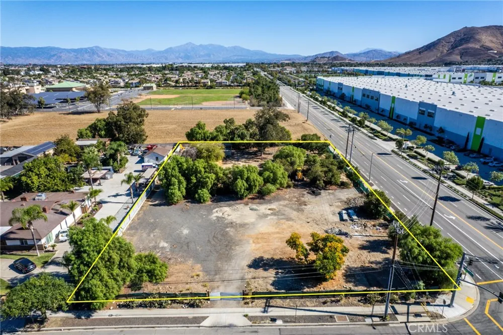 10899 Oleander Avenue Fontana, CA 92335